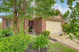 4 Mi to Lake Houston! Single-Level Home w Yard
