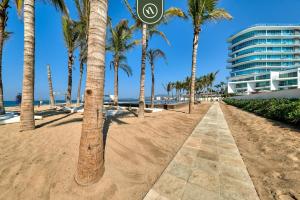 Oceanfront 2BR Condo -Private Balcony - Beach