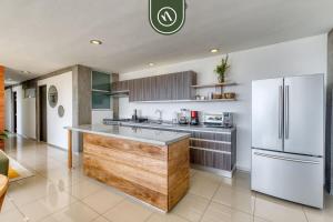 3 BR Condo - Panoramic Views - 5 Min to Downtown