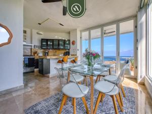Corner 2 BR Condo - Spectacular Oceanview Sunsets