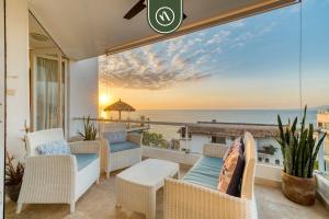 Corner 2 BR Condo - Spectacular Oceanview Sunsets