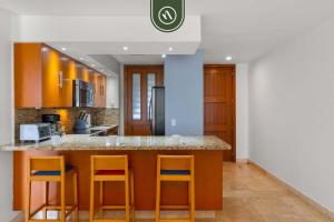 Stylish 2 BR Condo - Pools - Golf - Membership
