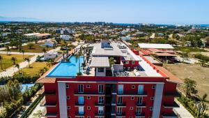 Equipped 3BR House - Pool - Gym - 5 min to Beach