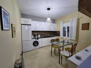 Nikopolis Apartments