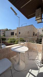 2bedroom 90m with balcony cintral near services 108