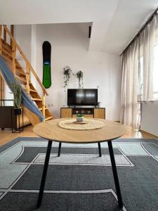 Modern Two-story 2BR Apartment Parking View
