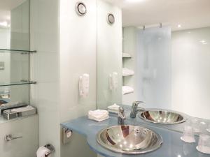ibis Swansea
