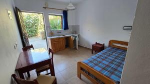 Yiannis Apartments and Studios
