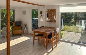 2 Bedroom Lovely Home In Thyholm