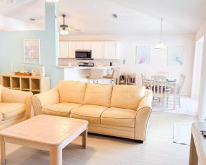 3 bedrooms pool home Pinewood Estates