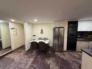 Cozy Casa-2BHK Luxury Apartment-Near Noida Sec 62