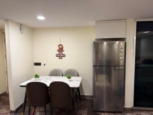 Cozy Casa-2BHK Luxury Apartment-Near Noida Sec 62