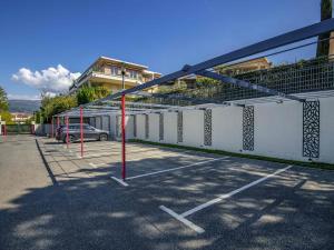 IBIS Cannes Mouans Sartoux Piscine parking gratuit