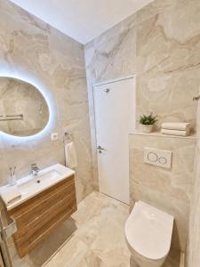 Elegant flat in old town, 2 mins walk to lake