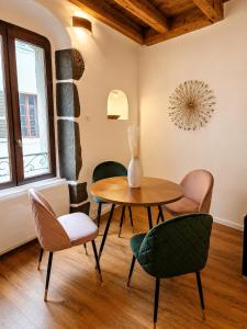 Elegant flat in old town, 2 mins walk to lake