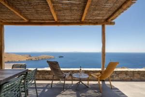 Serene Shore Serifos