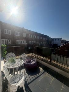 Terraced 1BD near Arsenal Stadium
