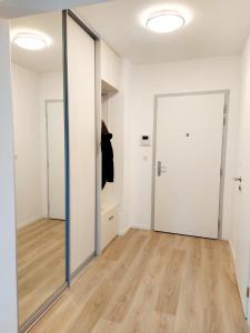 Stein apartment in City Center with Private Garage Parking