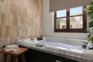 Karavel Suites - Old Town