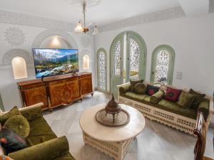 Dar El Nour - Authentic Tunisian Home Steps from the Sea