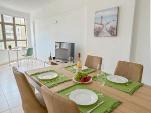 BnB Homes vibrant Ocean View terraced apartment with swimming pool 200 m to the beaches