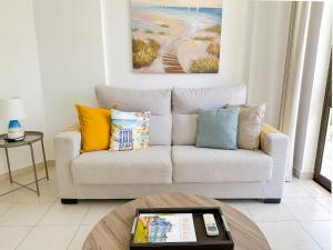 BnB Homes vibrant Ocean View terraced apartment with swimming pool 200 m to the beaches