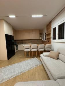 Tirana Prime 5