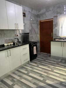 Nana Kays apartment