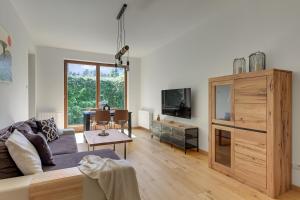 Nadmorski Dwór z tarasem by Grand Apartments