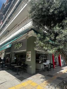 Spacious 2-bedroom Flat with street view & easy Transit