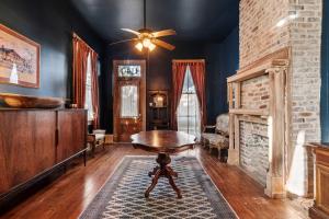 Historic Villa Steps from French Quarter
