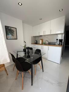 Enzo Seaside Maisonette & Pool