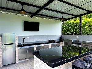 Coffee Estate Retreat Pool, Jacuzzi & Design