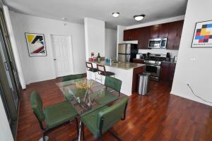 South Loop 2BR Skyline - 5 Min to Museum Campus