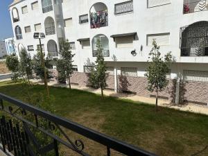 Appartement au 1er étage de 4 pièces à martil