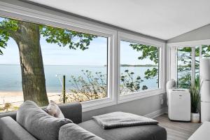 Crystal Beach Waterfront Cottage - Sunset Views