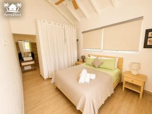 4 bedroom villa close to everything