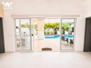 4 bedroom villa close to everything