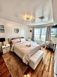 May, 50% Off. Sleep up to 10. 5 Mins to EWR. NYC