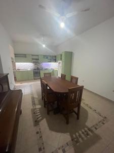 Casa Centro Planta Baja Estadio Fórum Terminal Peatonales A minutos del Nodo Tecnologico hasta 6 huéspedes