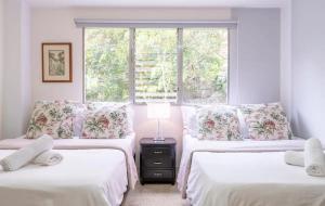 Amplio y bello apartamento, muy fresco, con aire acondicionado, en el corazón del Poblado a solo pasos de Provenza