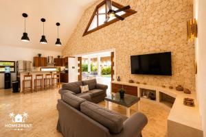 House with pool 300 m from Las Ballenas beach