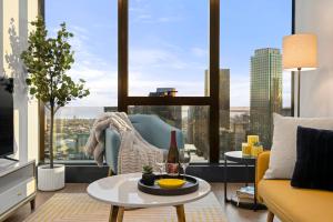 Stunning CBD Views 2BR Retreat, Pool and Free Parking
