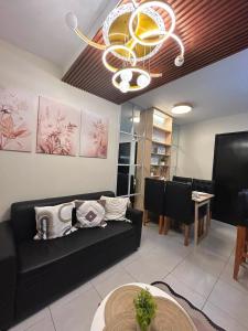 Uppadar Hollie Staycation