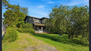 Shack No. 5 A Quirky, Retro Beach Escape in Jervis Bay!