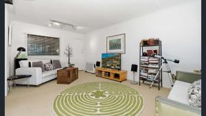 Shack No. 5 A Quirky, Retro Beach Escape in Jervis Bay!