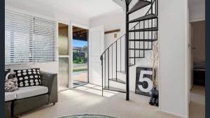 Shack No. 5 A Quirky, Retro Beach Escape in Jervis Bay!
