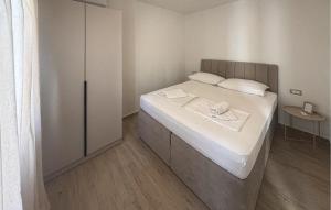 Cozy Apartment In Tucepi With Wifi