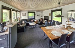 Awesome Home In Tarm With Wifi