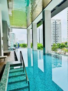 Luxury Aurora 2-Bedroom Apartment